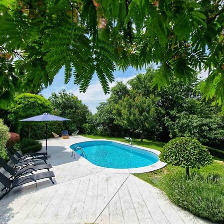 Riverside Pool Villa 诺威萨 外观 照片
