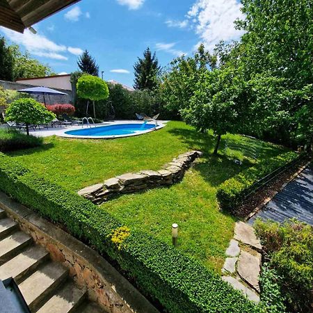 Riverside Pool Villa 诺威萨 外观 照片