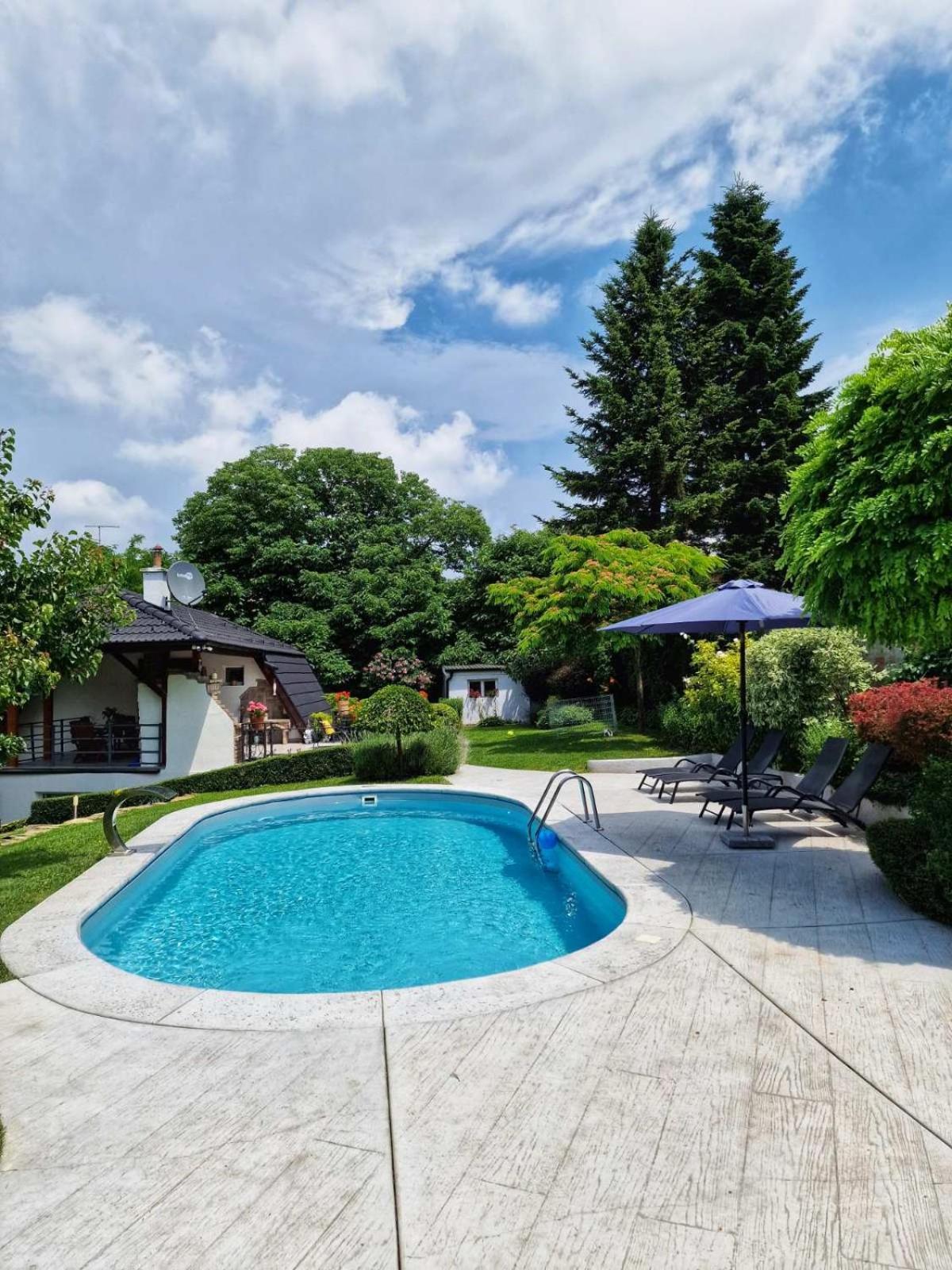 Riverside Pool Villa 诺威萨 外观 照片