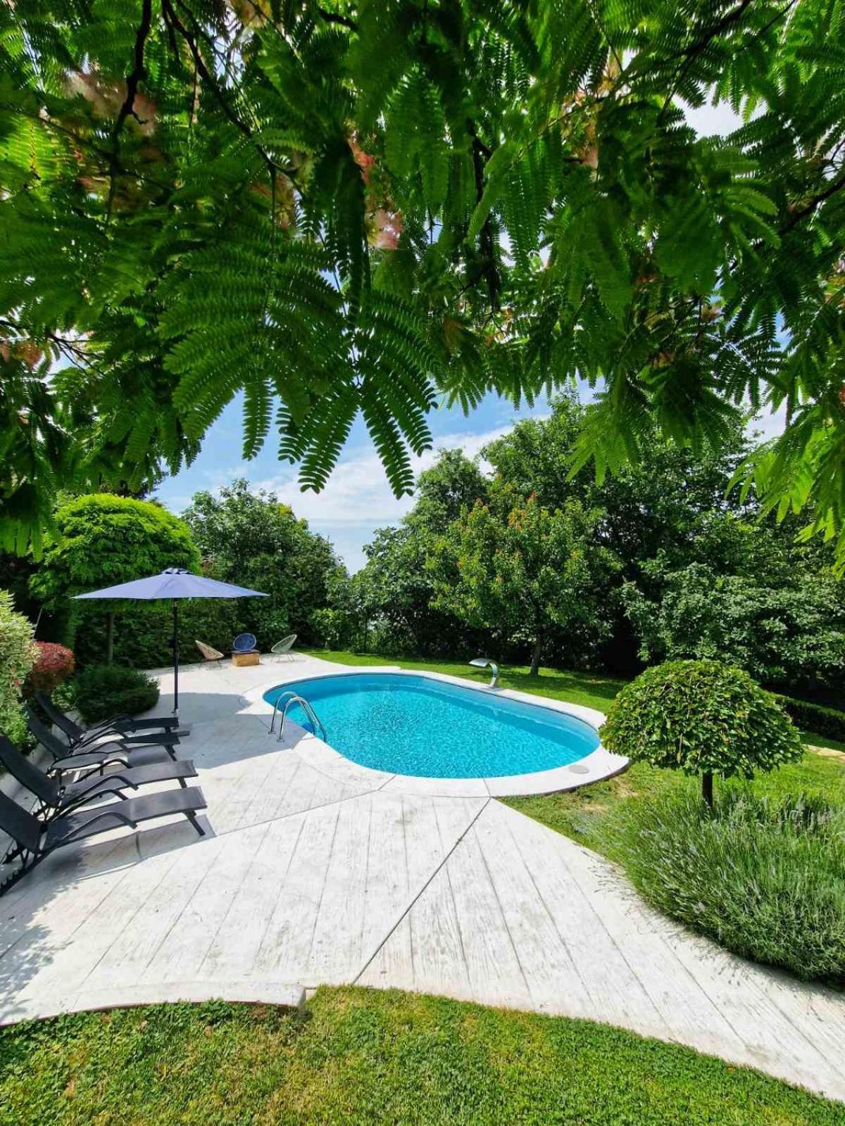 Riverside Pool Villa 诺威萨 外观 照片